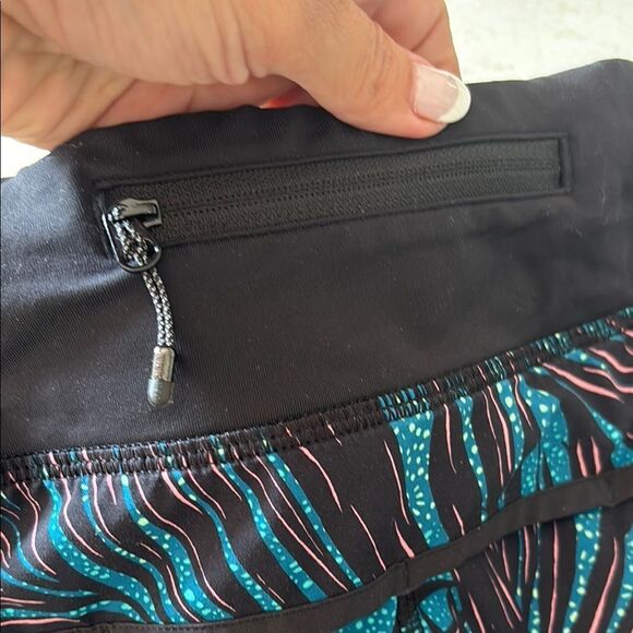 Lululemon tropical Patterned Shorts Sz 4 EUC - Picture 4 of 5